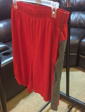 Men's Large Old Navy Active Go Dry Red Athletic Shorts with Gray Side Panel